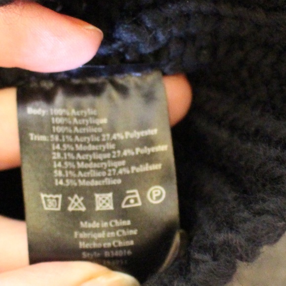 Jaanuu, Black cable knit pom pom beanie and key hole  scarf - Picture 9 of 12